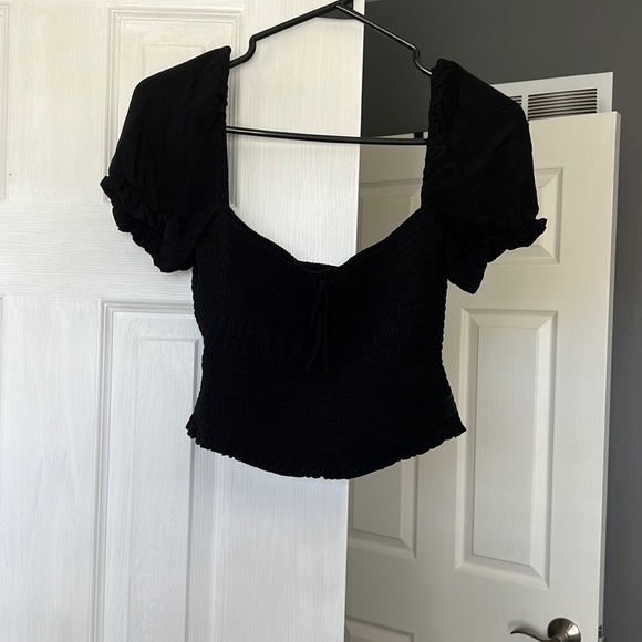 Wilfred Tops - Aritzia WILFRED black crop top